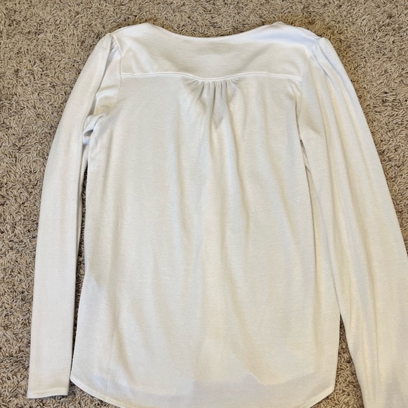 Light button-up banana republic Women’s size M sweater in really good condition! - Picture 3 of 3